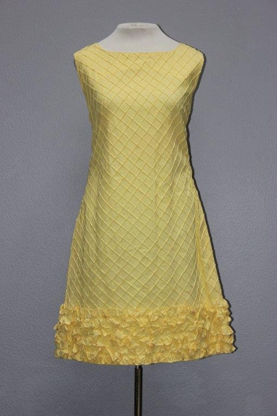 Adorable 1960s Vintage Yellow Shift Dress