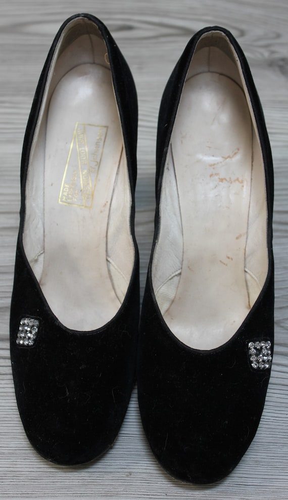 Vintage Black Velvet Rhinestone Pumps