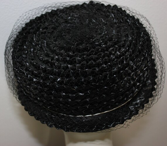 Exquisite 1950s Black Straw Pillbox Hat - image 3