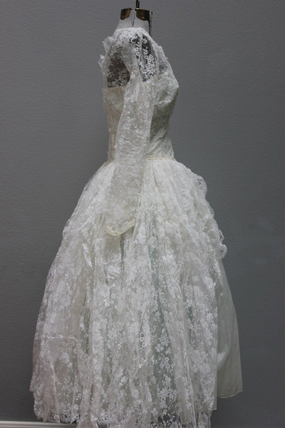 Vintage 1950s Ivory Lace Wedding Dress - image 2