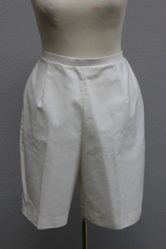 Adorable Vintage White Combed Cotton Bermuda Short