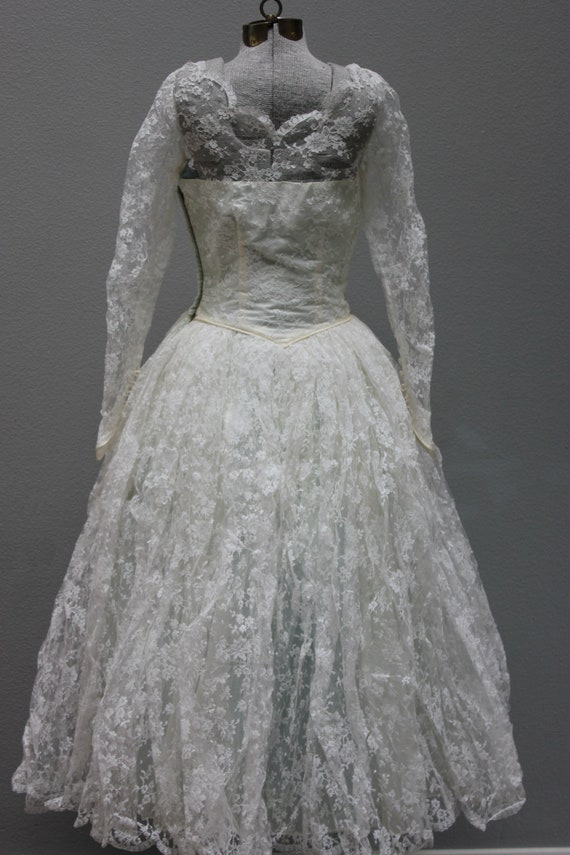 Vintage 1950s Ivory Lace Wedding Dress - image 3