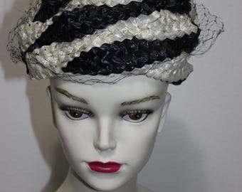 Adorable Vintage Black and White Straw Pillbox Hat