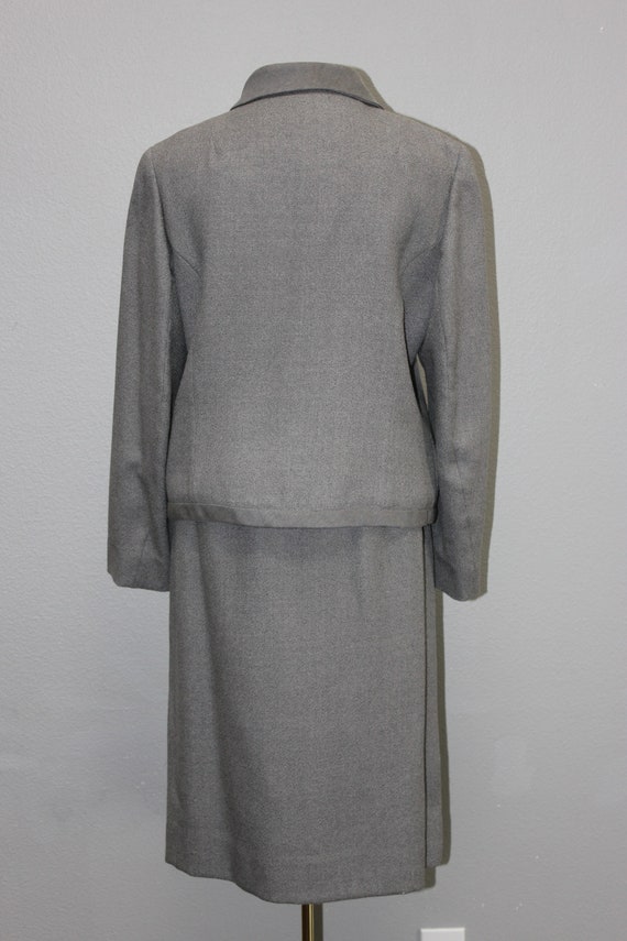 Classy Gray Tweed Skirt Suit - image 3