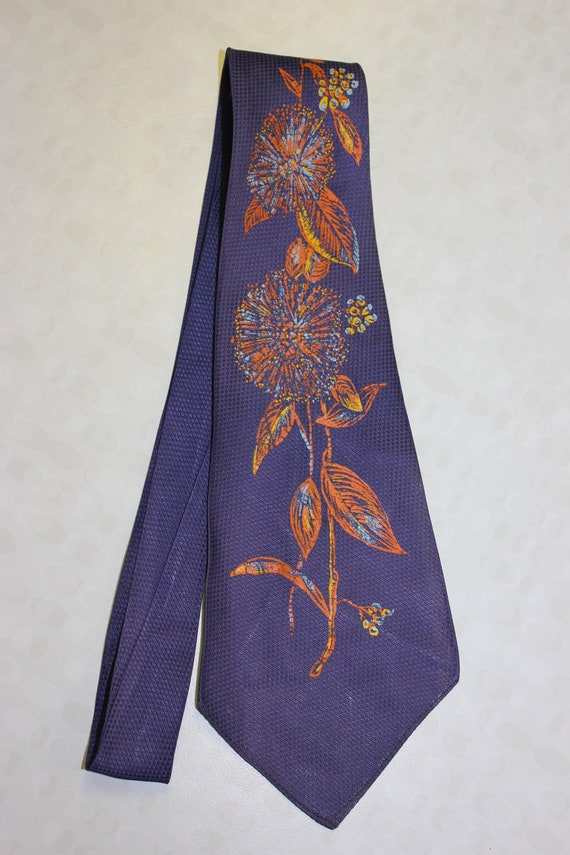 Fabulous Vintage 1940s Hand Painted Vintage Tie