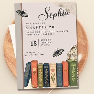 Puede incluir: Una tarjeta de invitación rectangular con el texto Sophia has reached chapter 20, please join us to celebrate this new chapter, 18 Sunday 18th Oct at 6 pm, y 123 Anywhere st. Any city, ST 12345, con ilustraciones de mariposas y libros.
