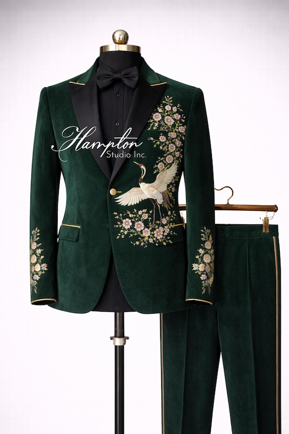 Emerald Green Embroidered Tuxedo Suit for Men – Luxury Velvet Wedding Blazer with Crane & Floral Design – Bespoke Groom