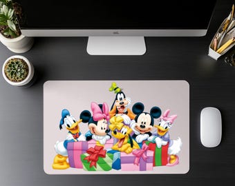 Alfombrilla de escritorio de Mickey y sus amigos, alfombrilla de ratón para juegos de Disney, regalo de cumpleaños de Disney Friends, decoración nostálgica para el espacio de trabajo, accesorio de escritorio del grupo Disney.