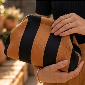 Bolsa listrada para peças de Mahjong, bolsa de tricô, carteira colorida para noite de jogos. Black/Tan-WideStripe