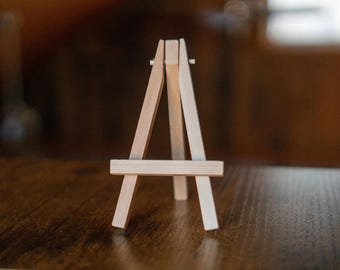 Miniaturowy drewniany stojak na sztalugę | Uchwyt na kartki okolicznościowe | Stojak na małe wydruki artystyczne
