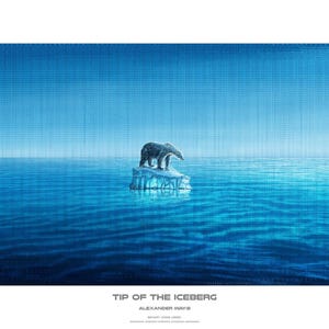 Op de afbeelding: Een digitale kunstprint met een ijsbeer op een kleine ijsberg in een blauwe oceaan. Het kunstwerk heet "Tip of the Iceberg" en bevat de naam van de kunstenaar. De afbeelding roept thema's van klimaatverandering op.