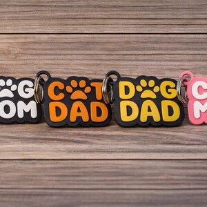 Dog Mom / Dog Dad / Cat Mom / Cat Dad Schlüsselanhänger – Farbe frei wählbar – 3D gedruckt – Geschenk für Tierliebhaber bild 1