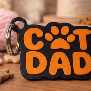 Dog Mom / Dog Dad / Cat Mom / Cat Dad Schlüsselanhänger – Farbe frei wählbar – 3D gedruckt – Geschenk für Tierliebhaber Cat Dad