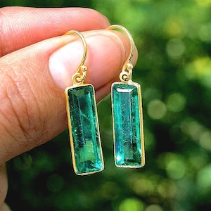 Pendientes de esmeralda – Joyería artesanal de oro amarillo macizo con piedras preciosas