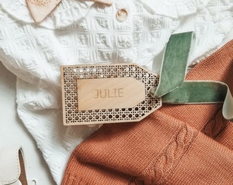 Étiquette en bois de canne personnalisée, faux bois de canne, étiquette cadeau personnalisée, étiquette cadeau en bois, étiquettes de nom de famille, emballage cadeau de Noël, bois de canne