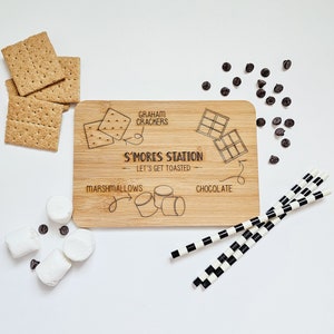 Smores Board, Smores Charcuterie Board, Smores Theme, Campfire Smores, Bonfire Smores, Cub Scouts, Girl Scouts, Mini Smores Board