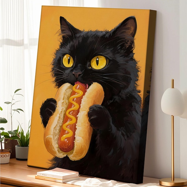 Lienzo decorativo con un divertido gato negro comiendo un perrito caliente. Decoración de cocina original. Regalo de gatito codicioso.