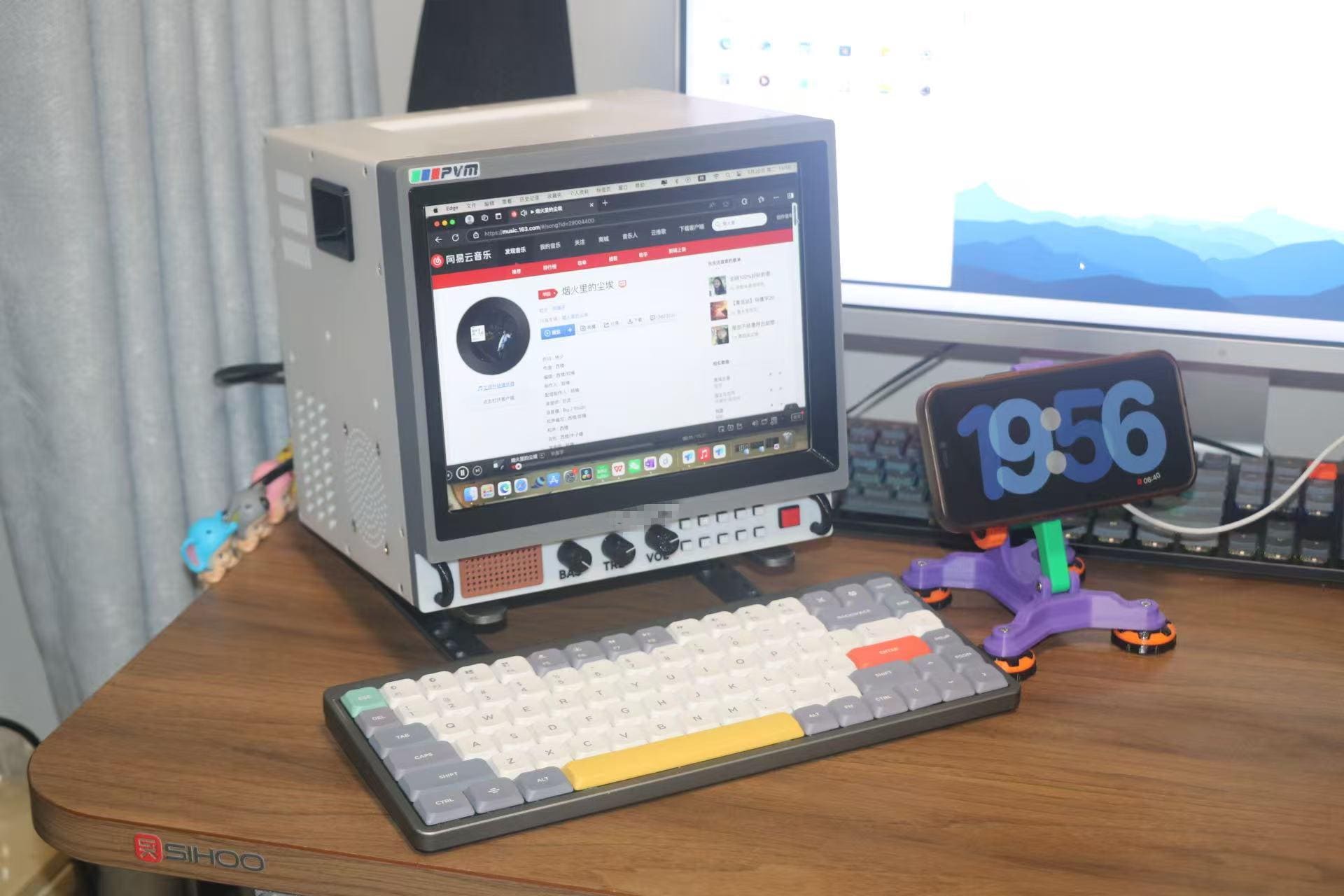 Retro Computer Monitor Design Vintage Crt-inspired Desktop Monitor | 9.7