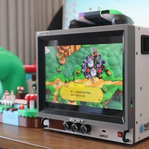 Monitor de escritorio vintage de inspiración CRT / Pantalla 2K de 9,7" / Diseño retro con características modernas