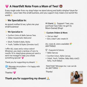 Może przedstawiać: Ręcznie napisana notatka od mamy dw&oacute;jki dzieci, z tekstem o wspieraniu małej firmy. Notatka zawiera opcje zam&oacute;wień niestandardowych oraz dostępne rozmiary i kolory odzieży Bella Canvas, Comfort Colors i Gildan.