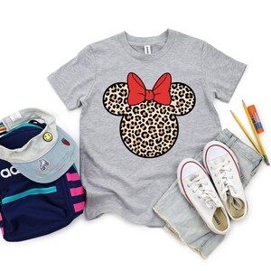 Custom Leopard Minnie Mouse Shirt, Cute Disney Mom Tee, Minnie Safari Kids Shirt, Minnie Mouse Birthday Shirt, Disney Family Vacation Shirts afbeelding 11