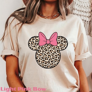 Custom Leopard Minnie Mouse Shirt, Cute Disney Mom Tee, Minnie Safari Kids Shirt, Minnie Mouse Birthday Shirt, Disney Family Vacation Shirts afbeelding 3