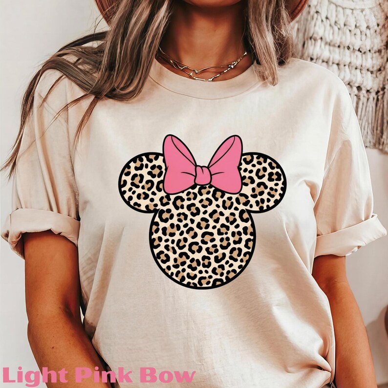 Custom Leopard Minnie Mouse Shirt, Cute Disney Mom Tee, Minnie Safari Kids Shirt, Minnie Mouse Birthday Shirt, Disney Family Vacation Shirts afbeelding 3