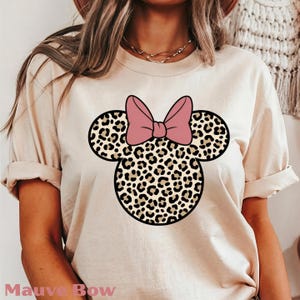 Custom Leopard Minnie Mouse Shirt, Cute Disney Mom Tee, Minnie Safari Kids Shirt, Minnie Mouse Birthday Shirt, Disney Family Vacation Shirts afbeelding 5