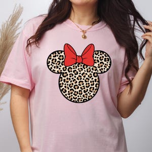 Custom Leopard Minnie Mouse Shirt, Cute Disney Mom Tee, Minnie Safari Kids Shirt, Minnie Mouse Birthday Shirt, Disney Family Vacation Shirts afbeelding 12
