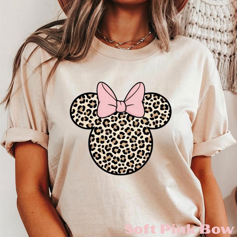 Custom Leopard Minnie Mouse Shirt, Cute Disney Mom Tee, Minnie Safari Kids Shirt, Minnie Mouse Birthday Shirt, Disney Family Vacation Shirts afbeelding 6