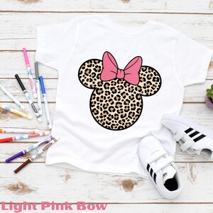 Custom Leopard Minnie Mouse Shirt, Cute Disney Mom Tee, Minnie Safari Kids Shirt, Minnie Mouse Birthday Shirt, Disney Family Vacation Shirts afbeelding 10