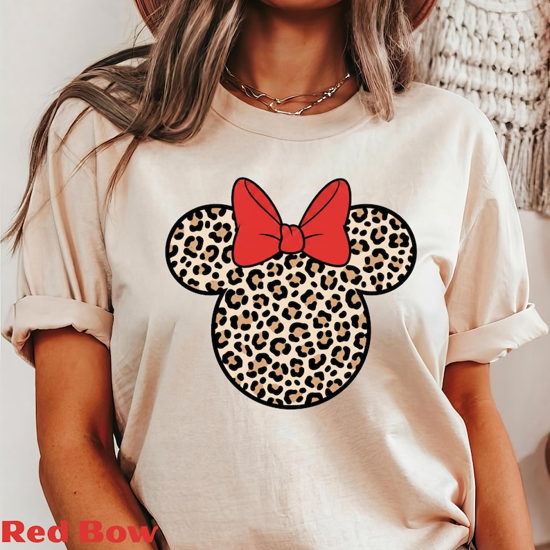 Custom Leopard Minnie Mouse Shirt, Cute Disney Mom Tee, Minnie Safari Kids Shirt, Minnie Mouse Birthday Shirt, Disney Family Vacation Shirts afbeelding 1