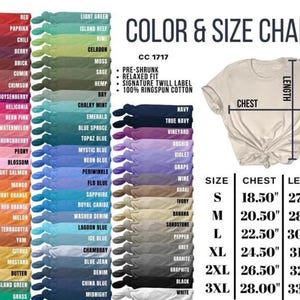 Op de afbeelding: Kleur- en maattabel voor een t-shirt, met een verscheidenheid aan kleuren en maatvoeringen. De tabel bevat een voorbeeld-t-shirt, borst- en lengtematen in inches, en een lijst met kleuren zoals rood, blauw en groen.