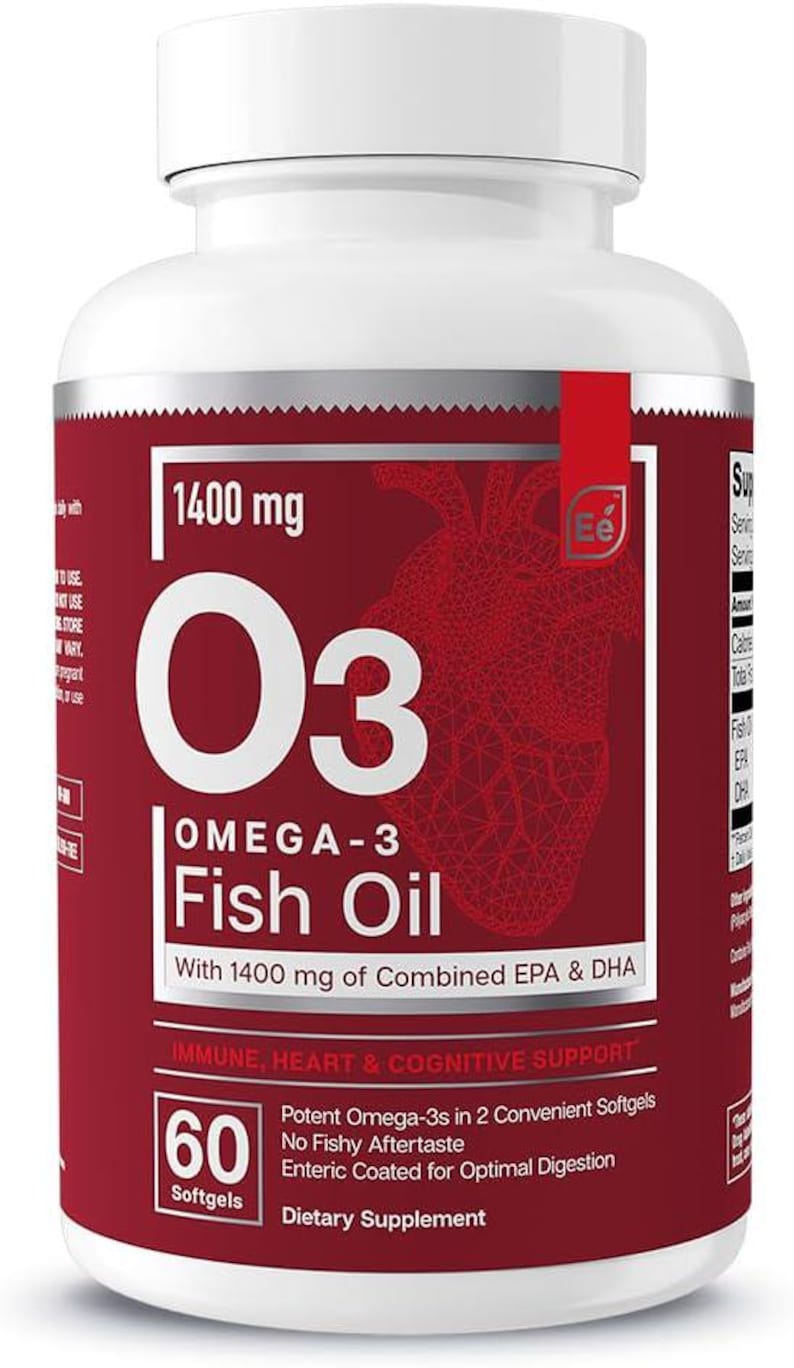 K&ouml;nnte beinhalten: Eine wei&szlig;e Flasche mit Omega-3-Fisch&ouml;l-Nahrungserg&auml;nzungsmittel. Das rote Etikett zeigt wei&szlig;en Text, darunter "1400 mg O3 Omega-3 Fish Oil" und eine Herzgrafik. Enth&auml;lt 60 Softgels.