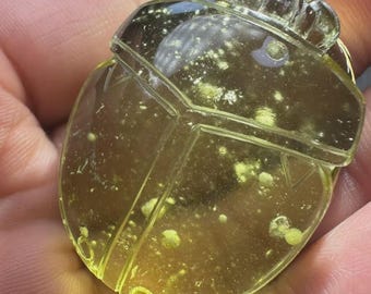 Pendentif unique scarabée en verre du désert de Libye — fluorescence intense, pop-corn transparent doré | Sertissage vintage en argent 925 plaqué or