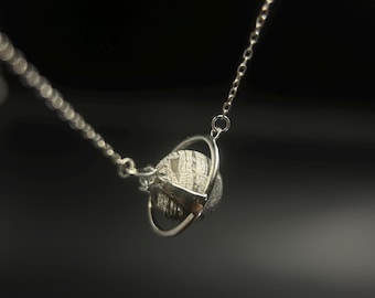 Collar de meteorito de hierro – Colgante de anillos de Júpiter de plata 925 / Joyería de meteorito planetario auténtico / Regalo celestial único para ella