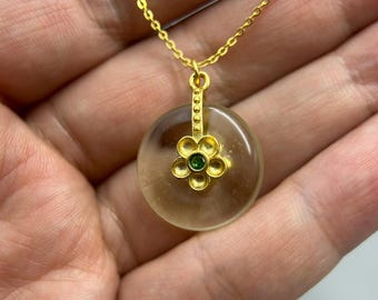 Colgante de loto de cristal del desierto libio: collar espiritual de tectita de 20 mm con dije de oro y piedra preciosa verde.