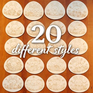 Könnte beinhalten: Zwanzig Holzuntersetzer in Eiform mit gravierten Hasenmotiven. Jeder Untersetzer zeigt eine andere Hasenillustration, mit dem Text "20 different styles" in der Mitte. Die Untersetzer sind auf einer Holzoberfläche angeordnet.