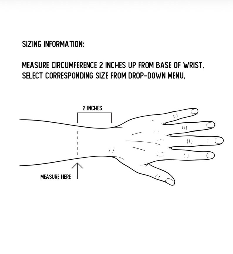 K&ouml;nnte beinhalten: Eine schwarz-wei&szlig;e Strichzeichnung einer Hand und eines Unterarms mit den Anweisungen: SIZING INFORMATION: MEASURE CIRCUMFERENCE 2 INCHES UP FROM BASE OF WRIST. SELECT CORRESPONDING SIZE FROM DROP-DOWN MENU. Eine gestrichelte Linie zeigt die Stelle.