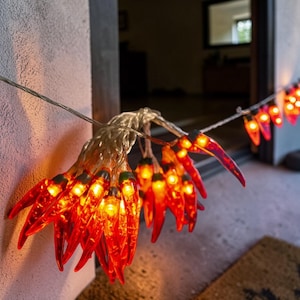 Lampki choinkowe z czerwoną papryczką chili, lampki choinkowe LED z chili do dekoracji kuchni, zasilane przez USB lub na baterie, prezent dla miłośników pikantnego jedzenia, dekoracja z ostrą papryczką