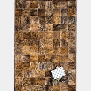 Alfombra de patchwork de piel de vaca a medida – Alfombra de cuero hecha a mano / Alfombra de piel con pelo, decoración rústica moderna para el hogar