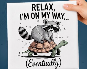 Relájate, ya voy en camino. Transferencia DTF, divertida tortuga mapache, transferencia térmica de meme de vida lenta, camiseta divertida de meme de animales lista para planchar.