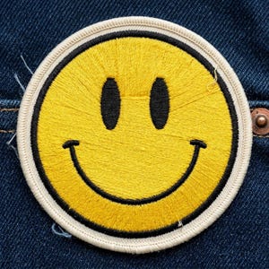 Retro Yellow Smiley Face Embroidered Patch Iron On Sew On Applique, Happy Face Patch for Jackets and Bags, 90s Aesthetic