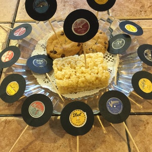 Zwölf Vintage 50er 60er Jahre Mini LP Cordon Cupcake und Food-Picks