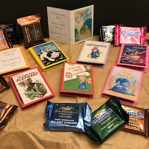 Lot de 12 cadeaux de contes avec un carré de chocolat Ghirardelli pleine grandeur - Personnalisation en option - pour baby shower - fête d'anniversaire et plus