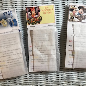 SIX Disney Darsteller Geschenk mit Gedicht und Süßigkeiten - vorgefertigt und bereit, auf Ihre Reise mitzunehmen!