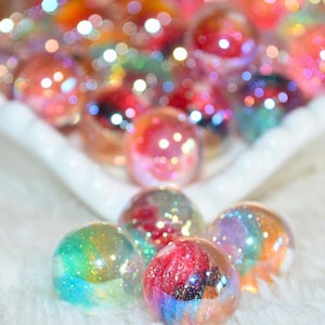 16 mm acrylglitterkralen • Swirl Sandy Flow-effect • Willekeurige mix ronde kralen • 10 stuks