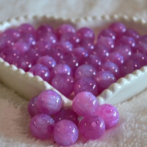 Cuentas acrílicas con brillantina de 16 mm • Opciones de color • Cuentas redondas translúcidas • 10 piezas