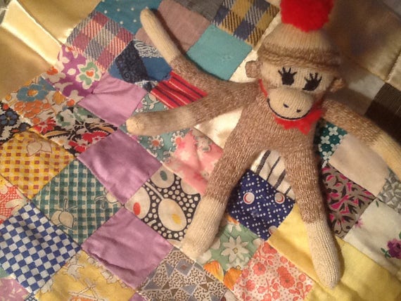 Charming little hand made doll quilt c. 1930's - image 5