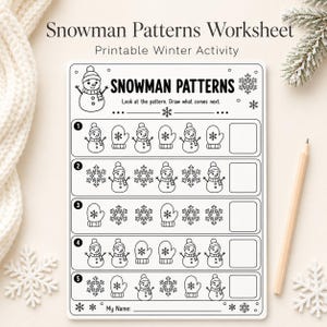 Könnte beinhalten: Ein weißes Arbeitsblatt mit dem Titel Snowman Patterns Printable Winter Activity. Die Seite enthält fünf Reihen mit schwarz-weißen Linienzeichnungen von Schneemännern, Fäustlingen und Schneeflocken sowie leere Kästchen zum Vervollständigen.